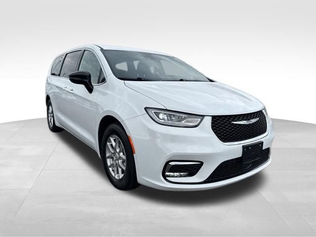 Used 2026 Chrysler Pacifica Select