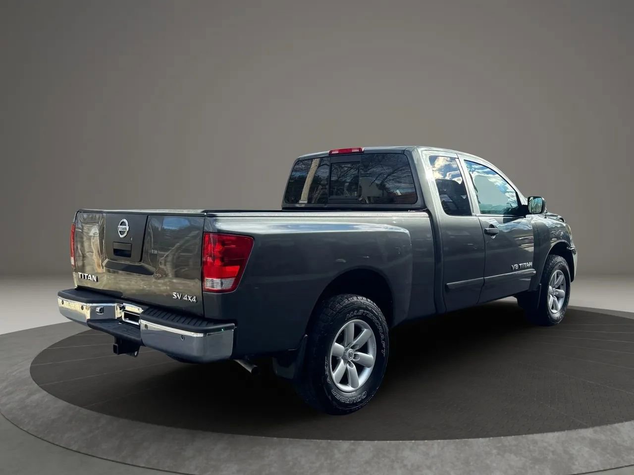 Used 2011 Nissan Titan SV w/ SV Value Truck Pkg image 5