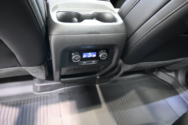 New 2027 Chevrolet Traverse LT w/ LPO, Floor Liner Package FWD image 28