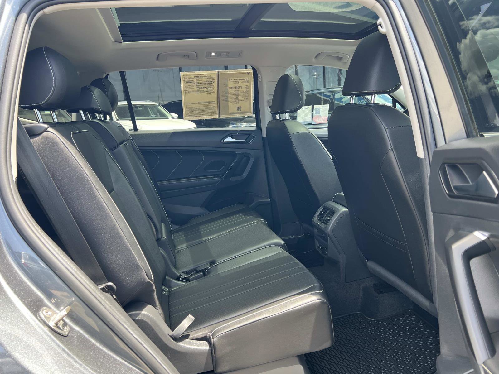 Certified 2023 Volkswagen Tiguan SE w/ Panoramic Sunroof Package FWD image 33