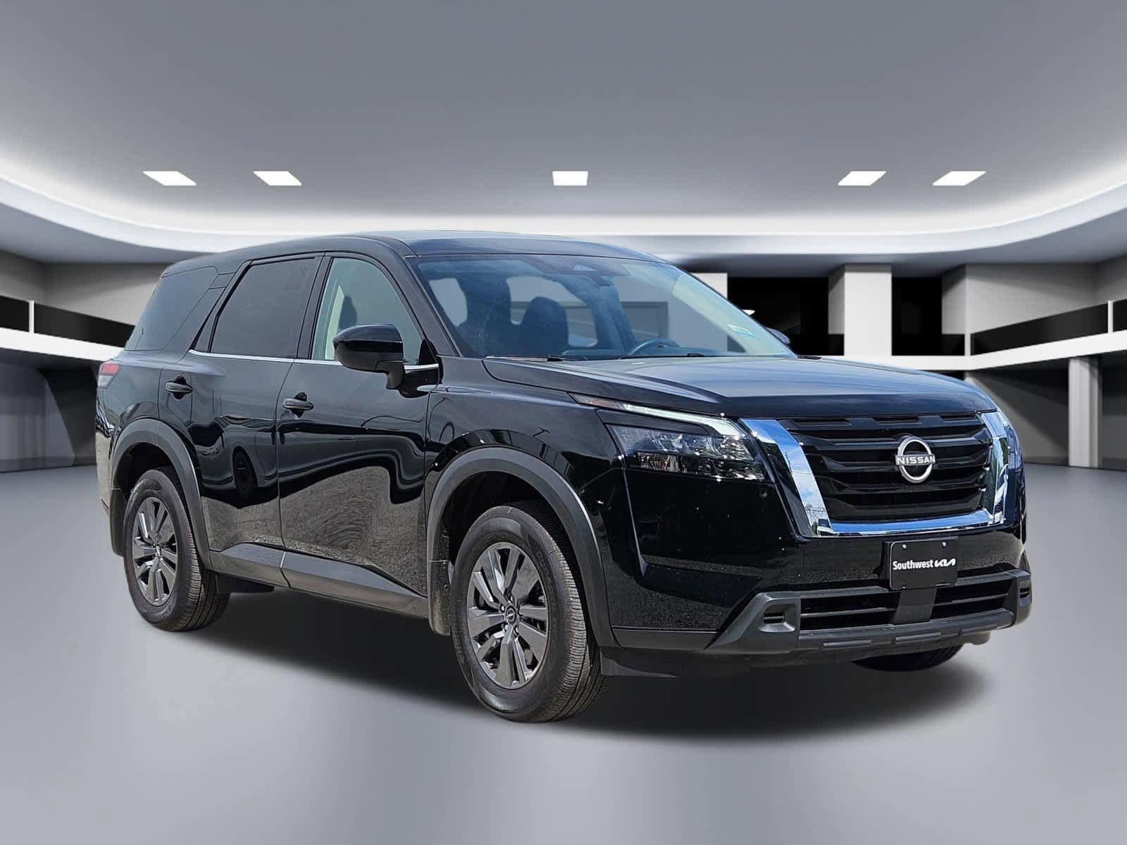 Used 2025 Nissan Pathfinder S image 8