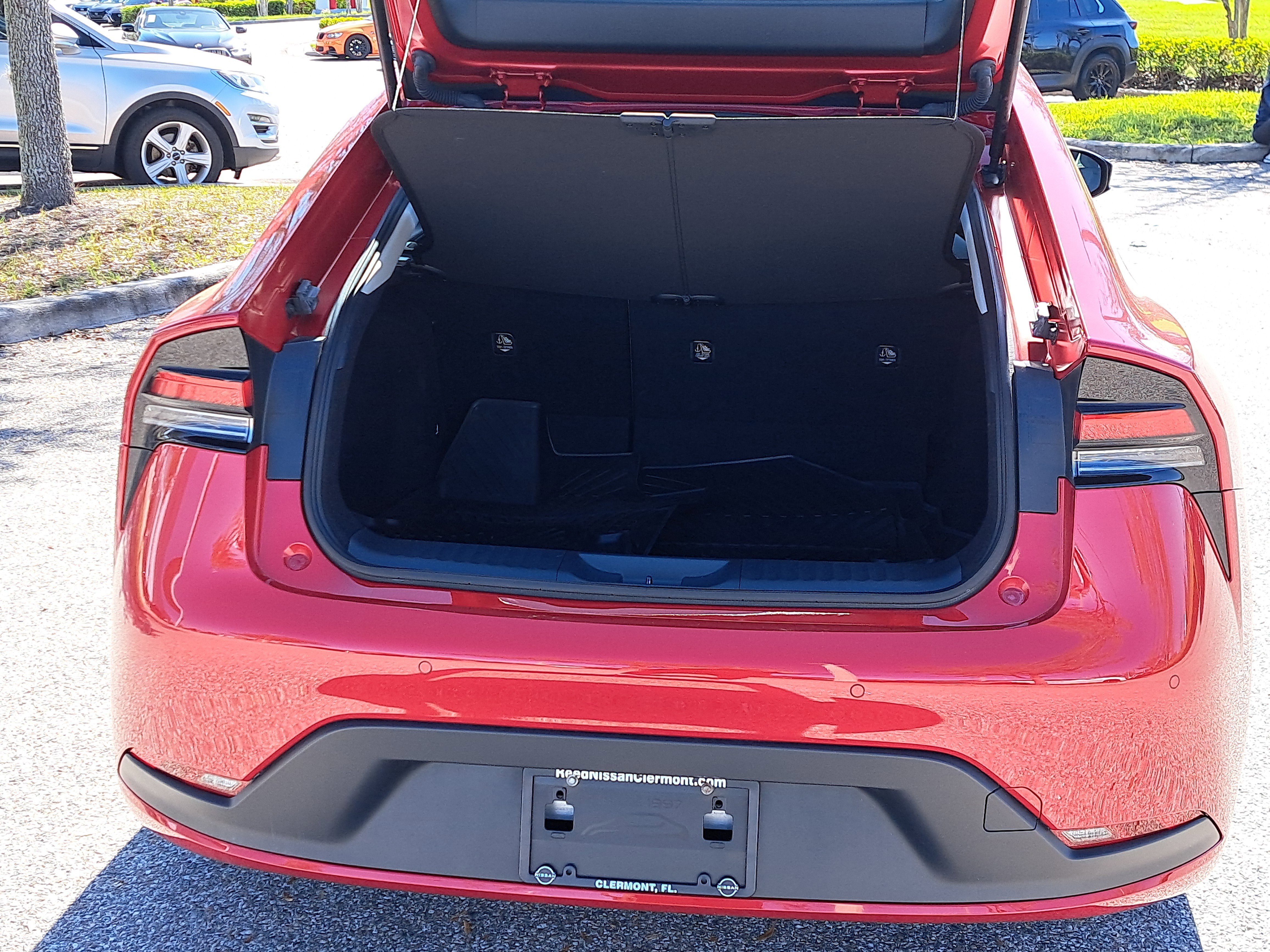 Used 2025 Toyota Prius LE FWD image 12