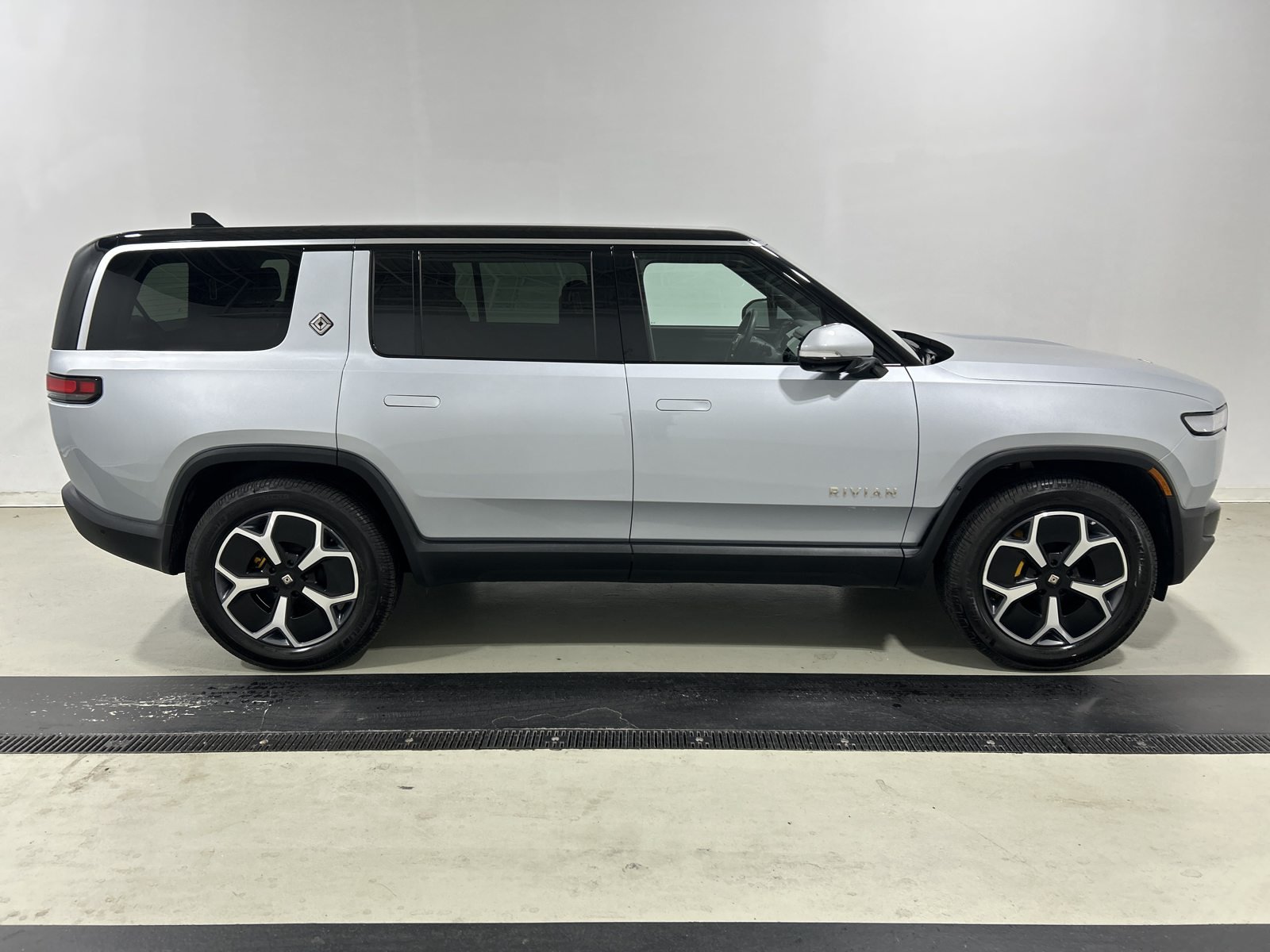 Used 2023 Rivian R1S Adventure Quad AWD/4WD image 6