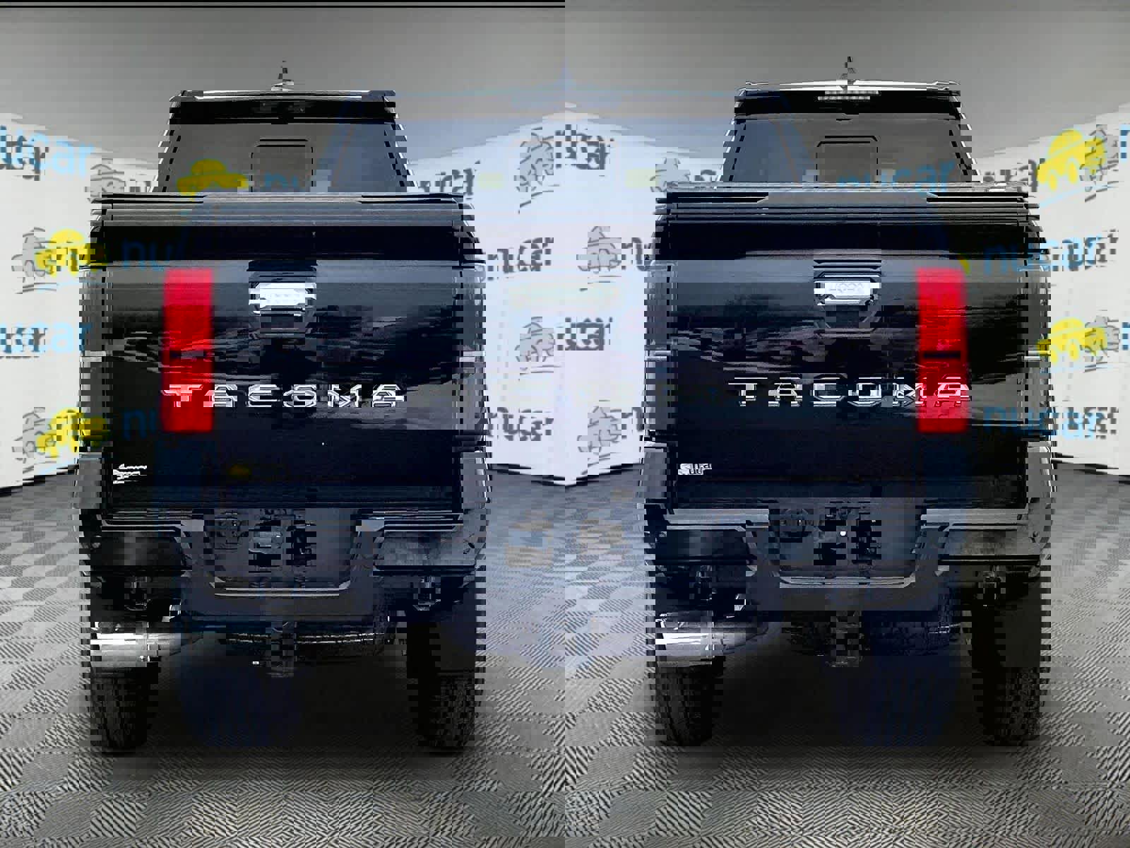 Used 2025 Toyota Tacoma Limited image 5