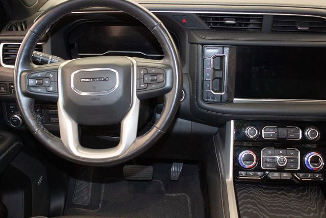 Used 2022 GMC Yukon XL Denali w/ Denali Premium Package AWD/4WD image 18