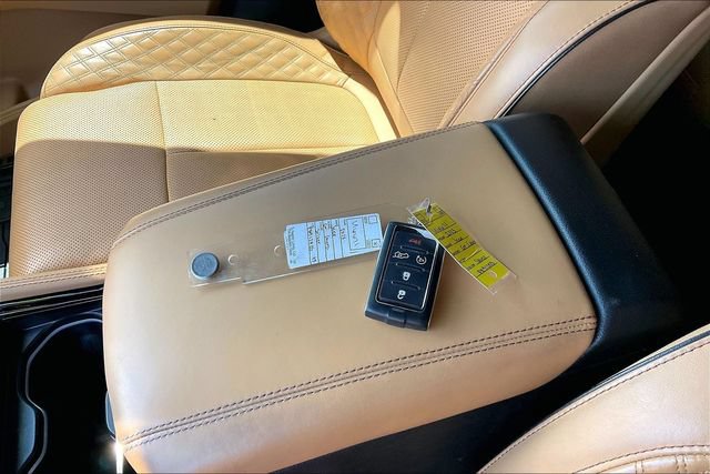 Used 2023 Jeep Grand Cherokee L Summit AWD/4WD image 10