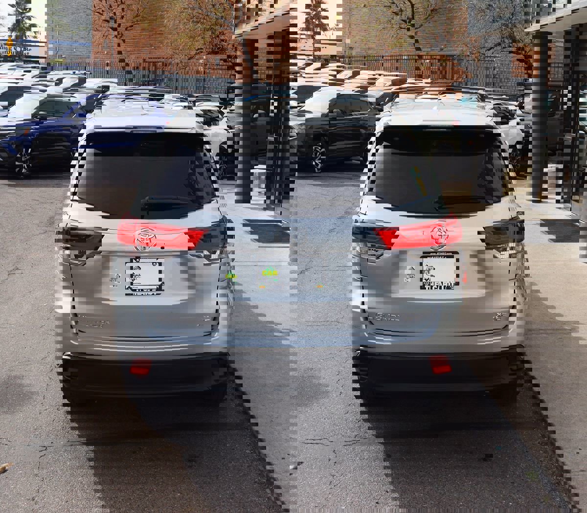 Used 2019 Toyota Highlander XLE image 10