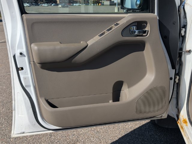 Used 2012 Nissan Frontier SV AWD/4WD image 11