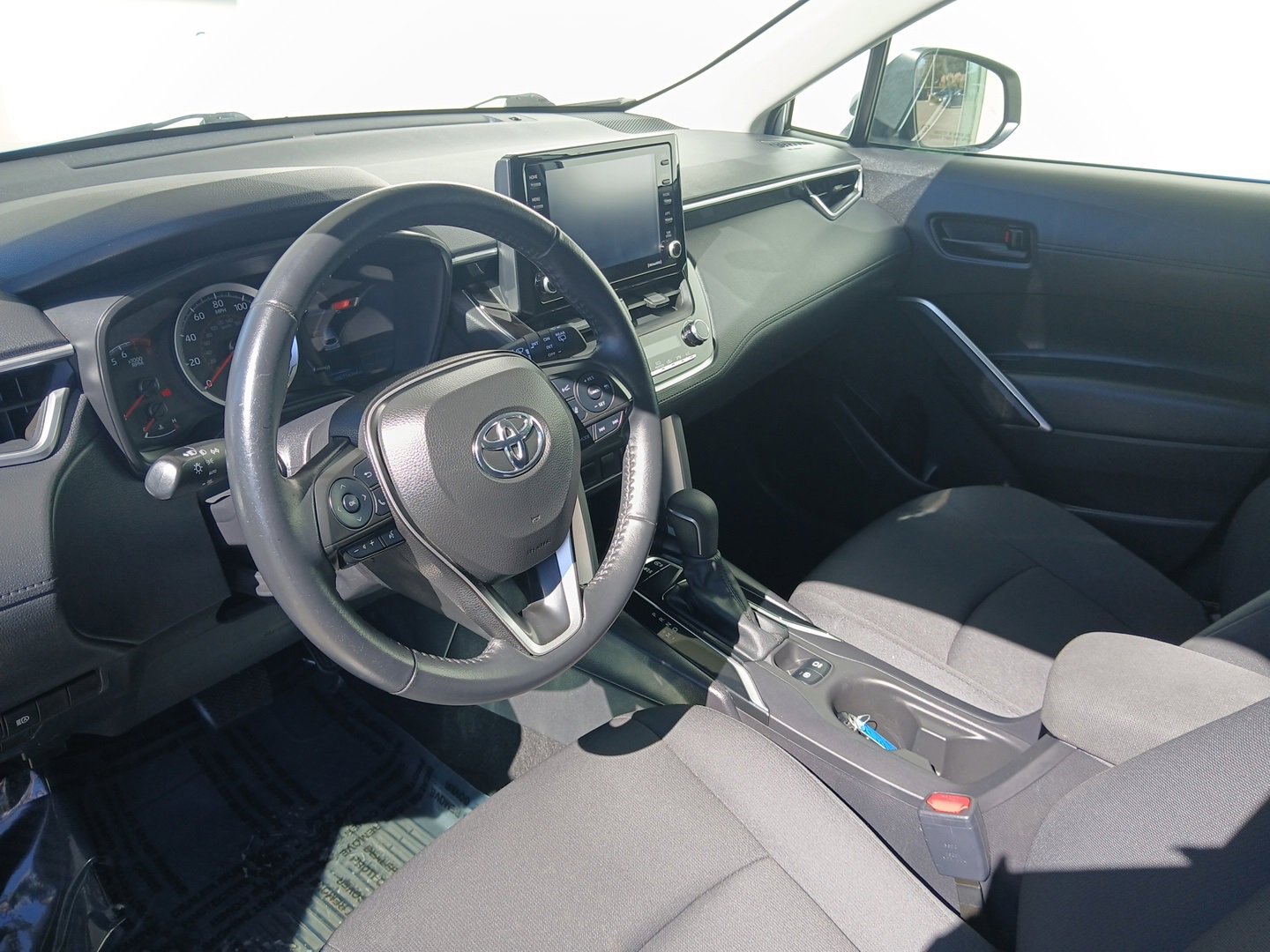 Used 2022 Toyota Corolla Cross LE image 13