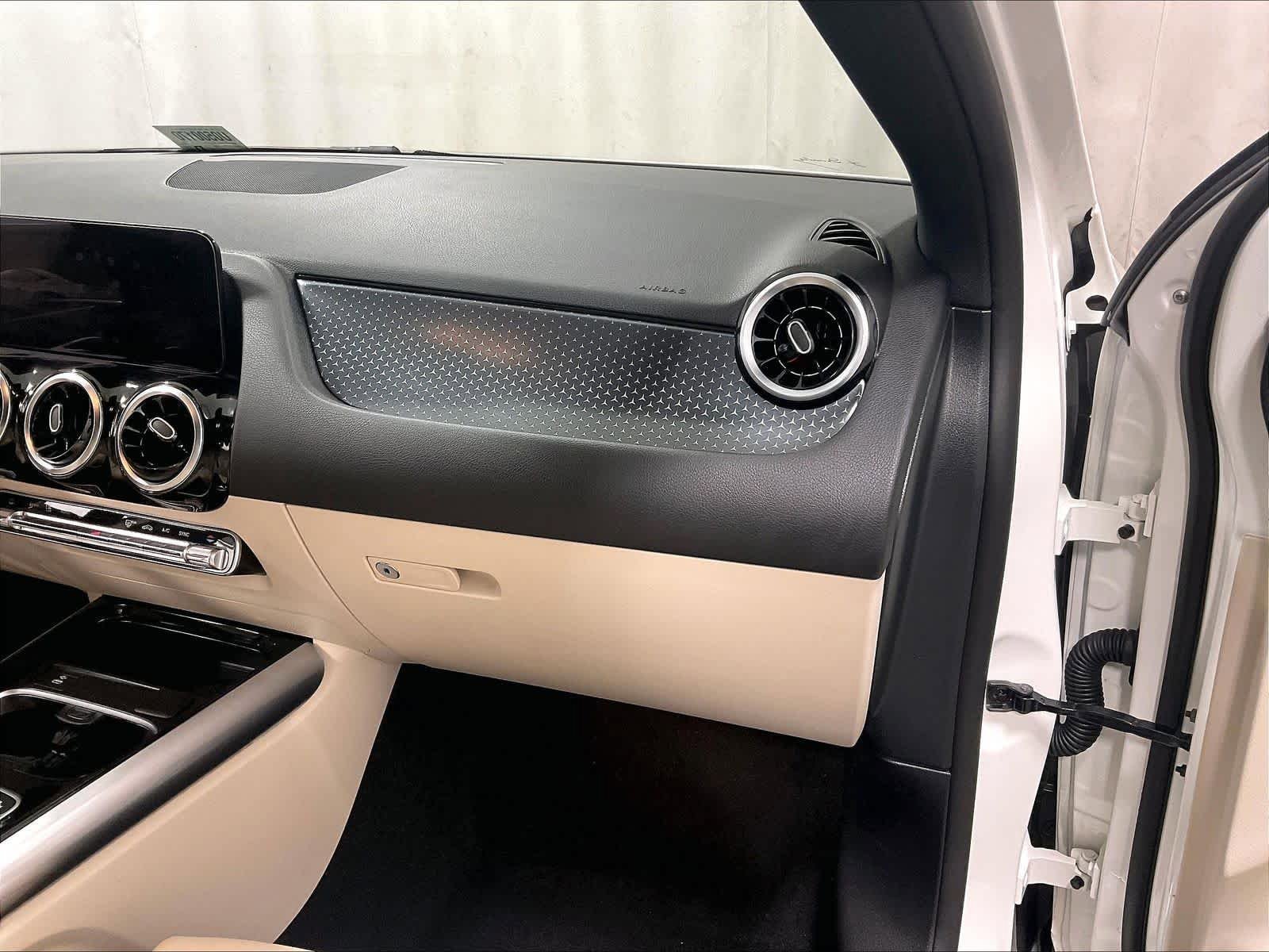 Used 2025 Mercedes-Benz GLA 250 4MATIC image 13