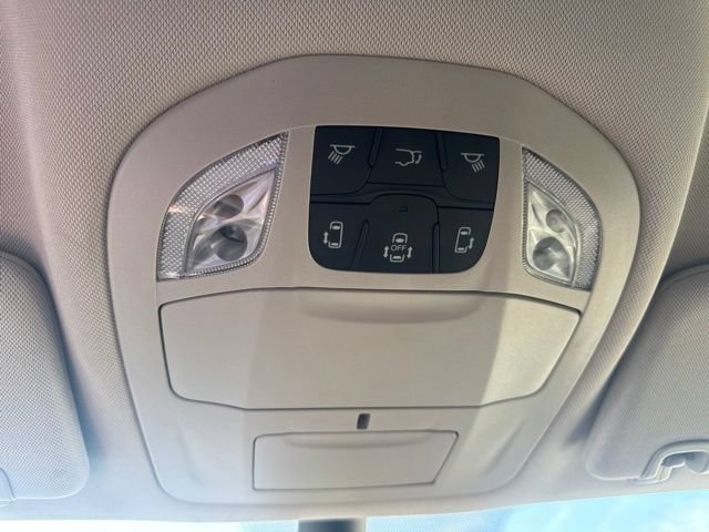 Used 2023 Chrysler Voyager LX FWD image 14
