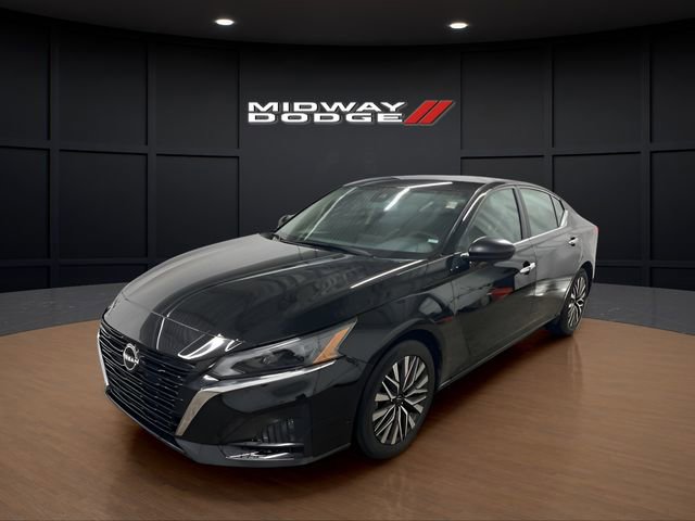 Used 2024 Nissan Altima 2.5 SV image 2