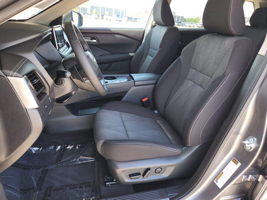Used 2026 Nissan Rogue SV FWD image 13
