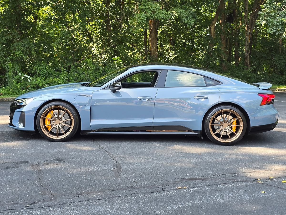 Used 2022 Audi RS e-tron GT w/ Carbon Performance Package AWD/4WD image 3