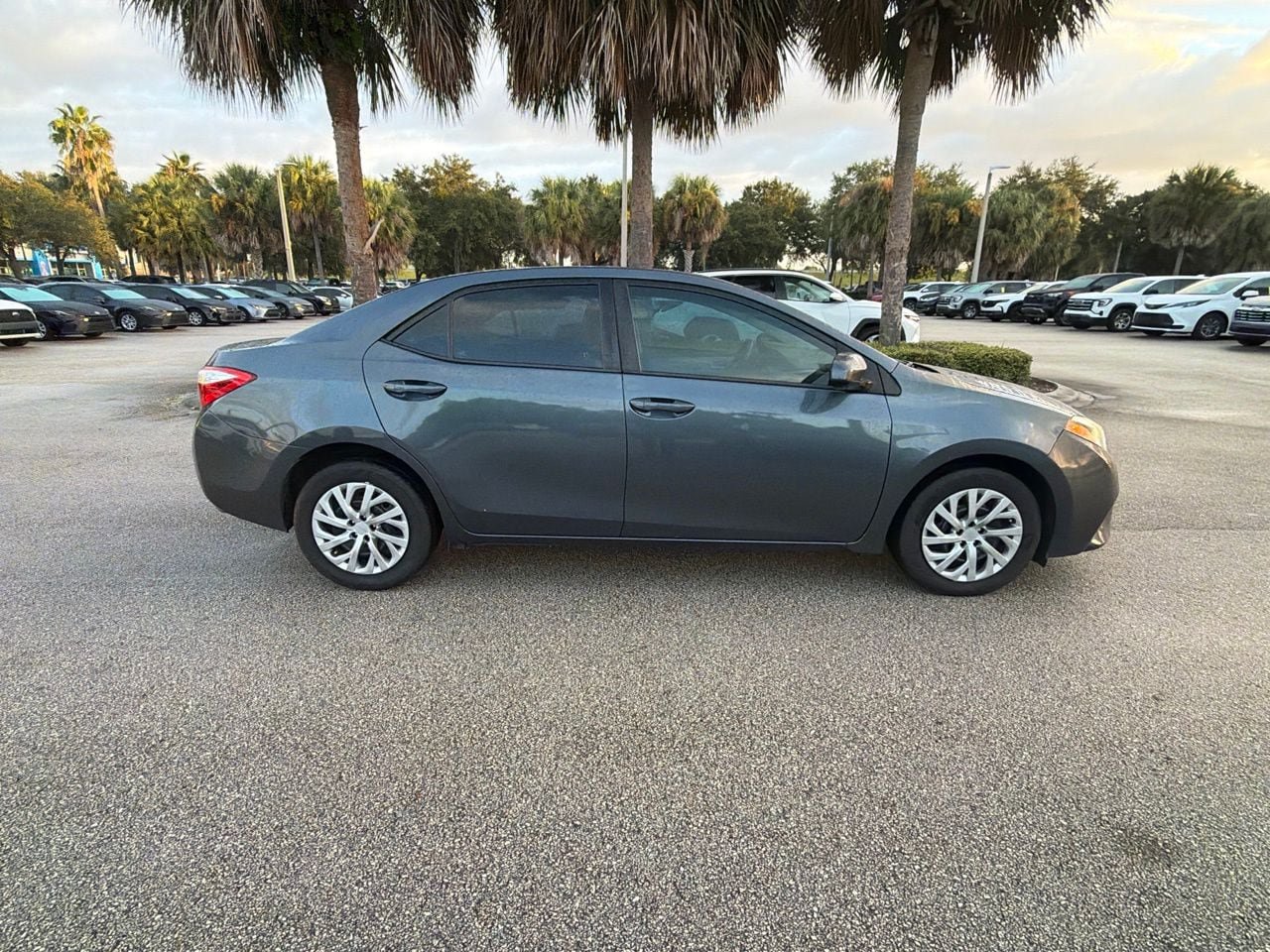 Used 2014 Toyota Corolla LE FWD image 4