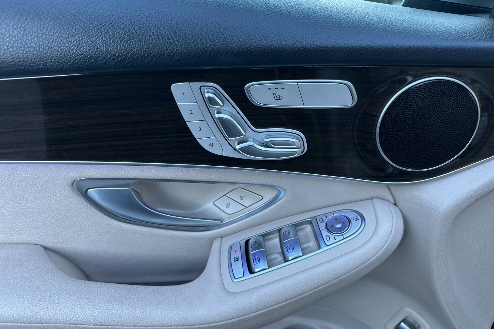 Used 2020 Mercedes-Benz GLC 300 4MATIC image 11