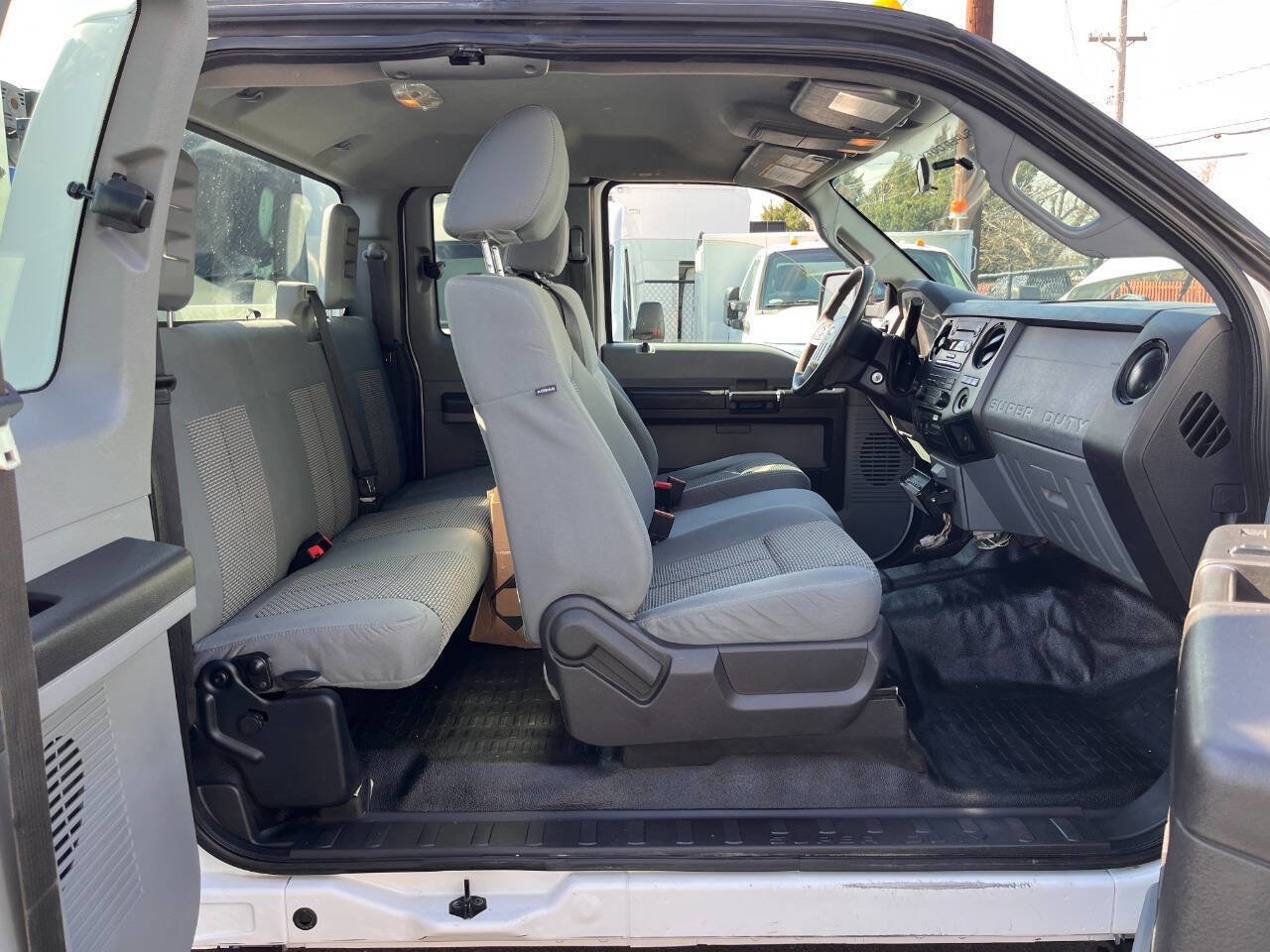 Used 2015 Ford F550 4x4 SuperCab Super Duty w/ Power Equipment Group image 21