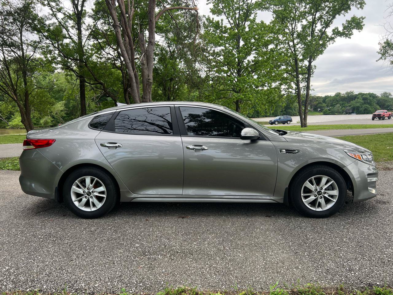 Used 2017 Kia Optima LX w/ Driver Convenience Package FWD image 5