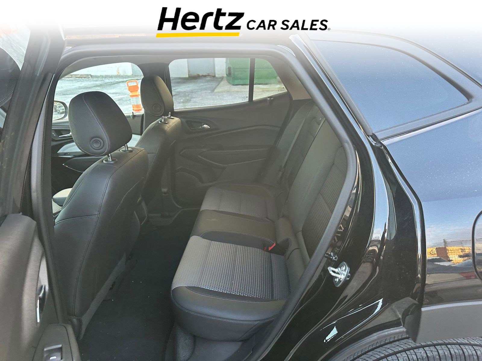 Used 2025 Chevrolet Trax LT w/ LT Convenience Package image 8