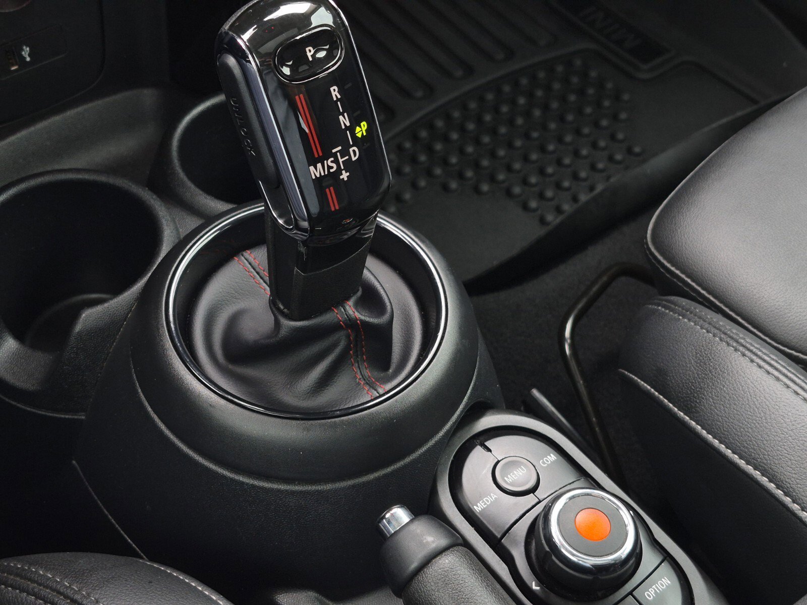 Used 2020 MINI Cooper S w/ Premium Package image 15