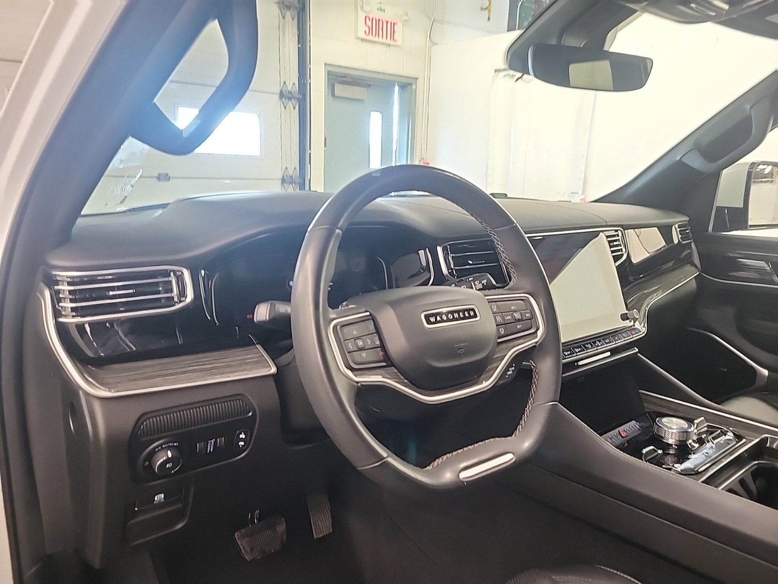 Used 2022 Jeep Wagoneer Series III w/ Premium Group I image 9