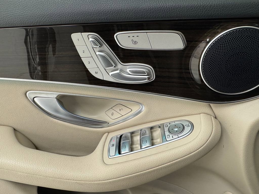 Used 2022 Mercedes-Benz GLC 300 4MATIC image 29