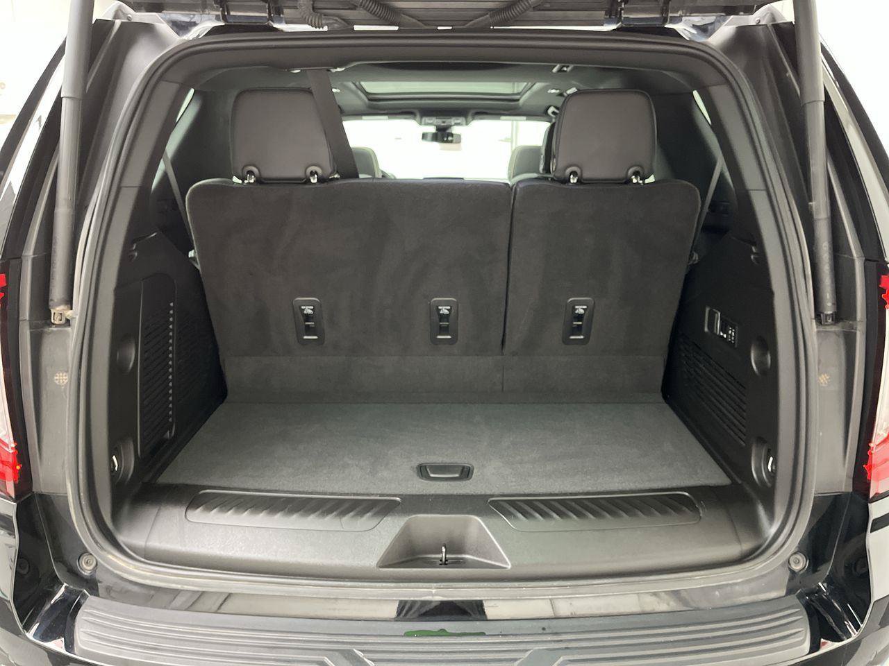 Certified 2022 GMC Yukon SLT w/ SLT Premium Package AWD/4WD image 33