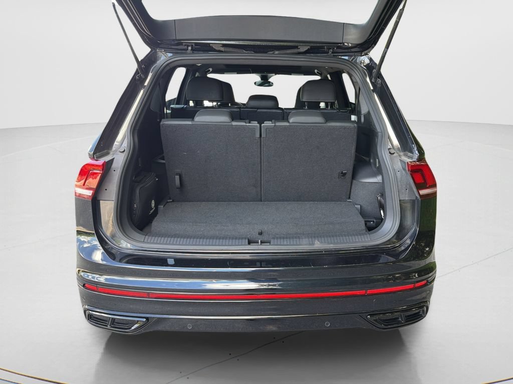 Used 2023 Volkswagen Tiguan SE R-Line FWD image 10