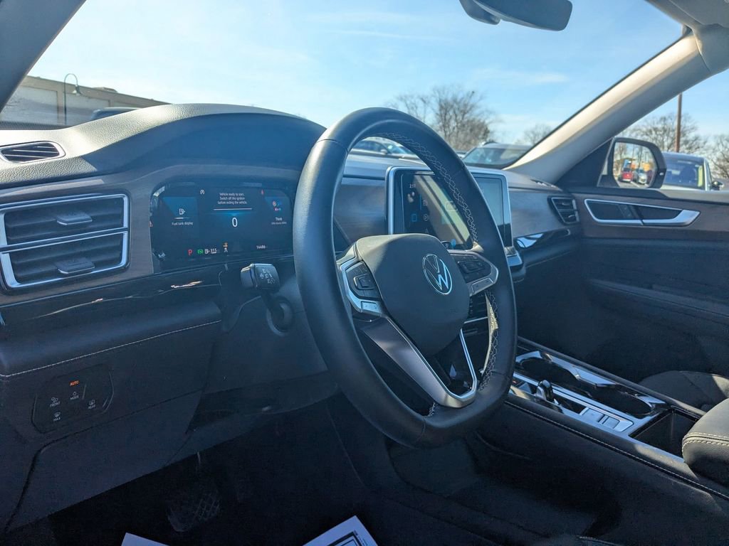 Used 2025 Volkswagen Atlas SE image 11