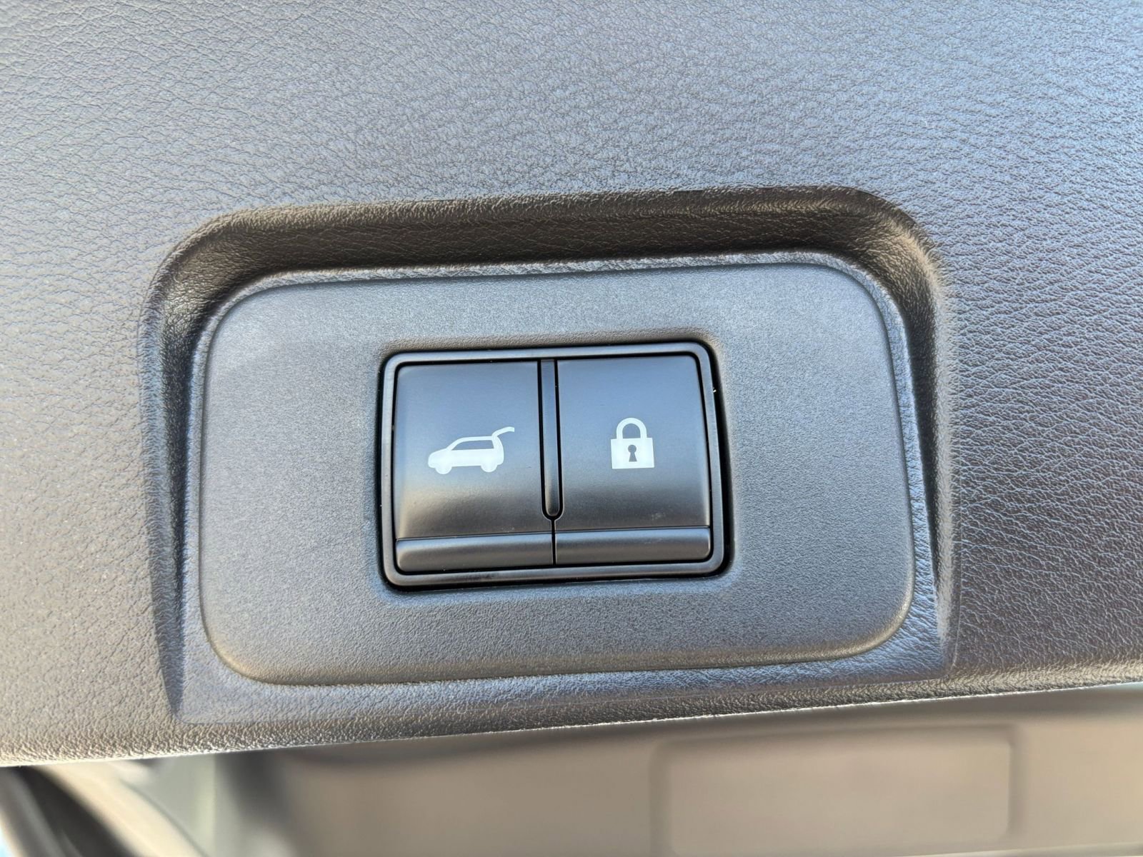 Used 2025 Nissan Rogue SV FWD image 23