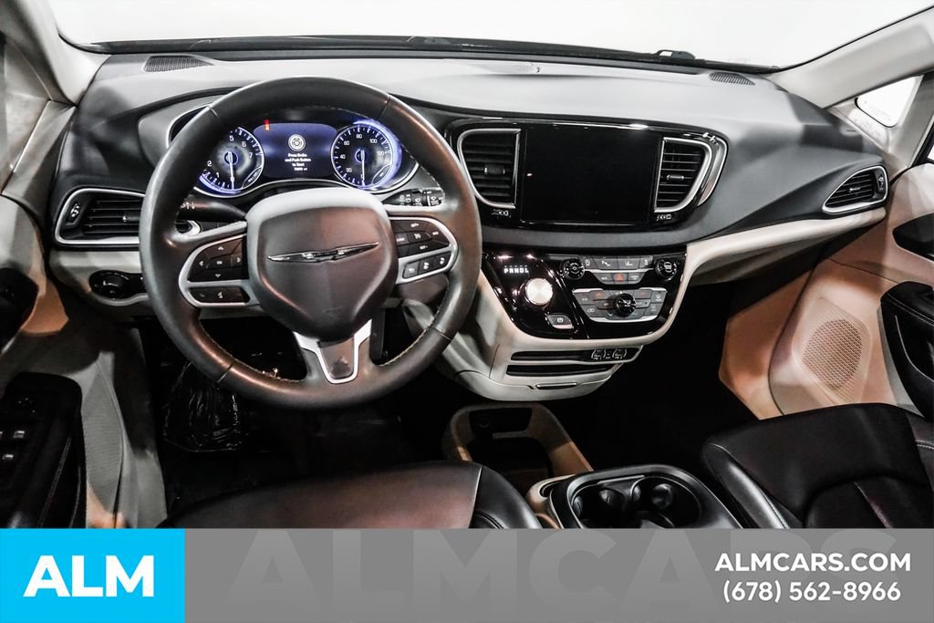 Used 2023 Chrysler Pacifica Touring-L FWD image 23