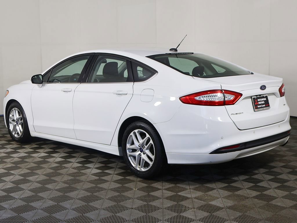 Used 2016 Ford Fusion SE FWD image 6