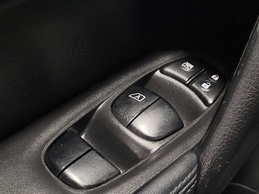 Used 2017 Nissan Rogue SV image 27