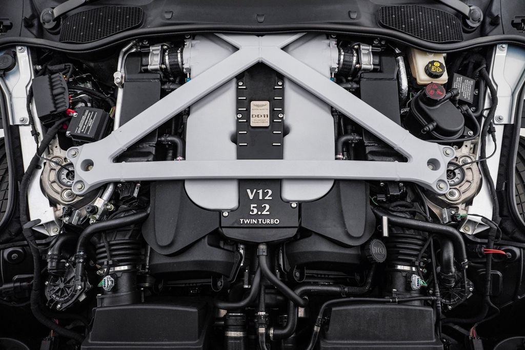 Used 2017 Aston Martin DB11 V12 RWD image 34