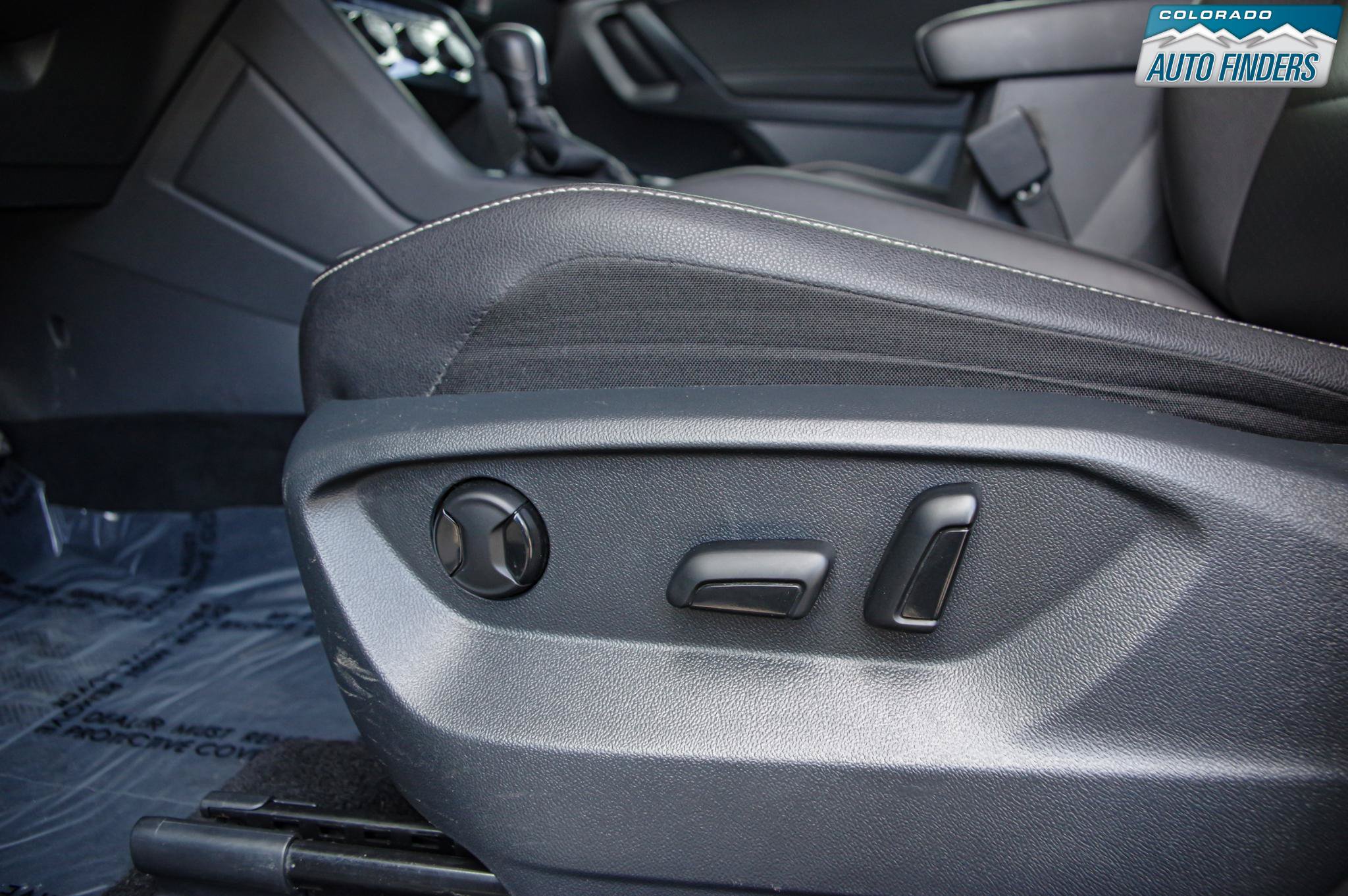 Used 2021 Volkswagen Tiguan SE AWD/4WD image 12