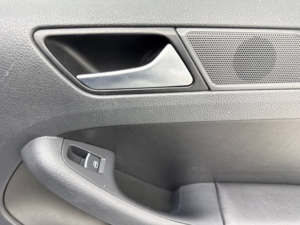 Used 2014 Volkswagen Jetta GLI Autobahn FWD image 39