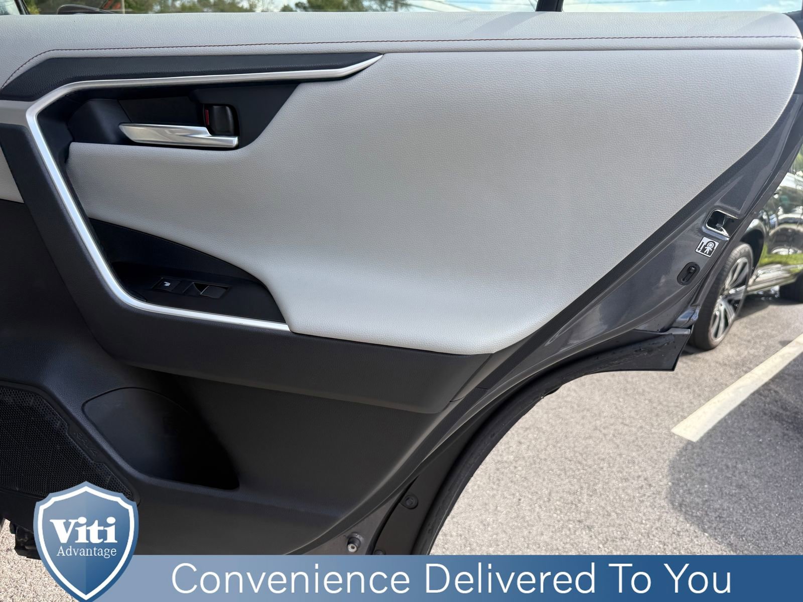 Used 2019 Toyota RAV4 Limited image 26