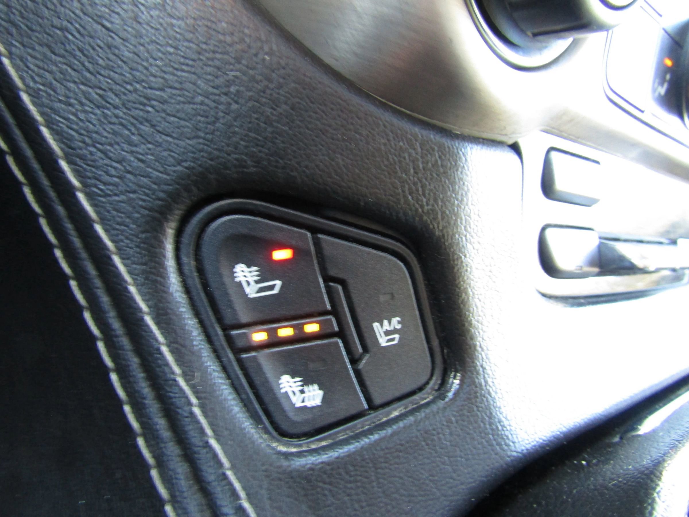 Used 2015 GMC Yukon XL Denali w/ Open Road Package image 32