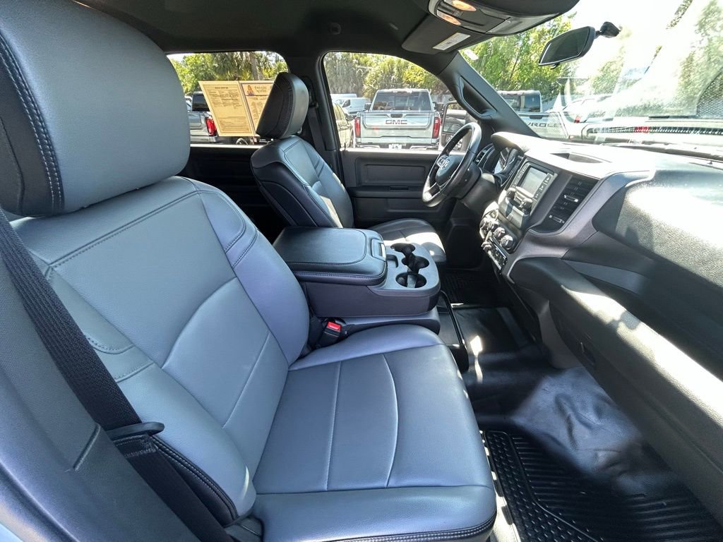 Used 2024 RAM 3500 Tradesman w/ Chrome Appearance Group image 24