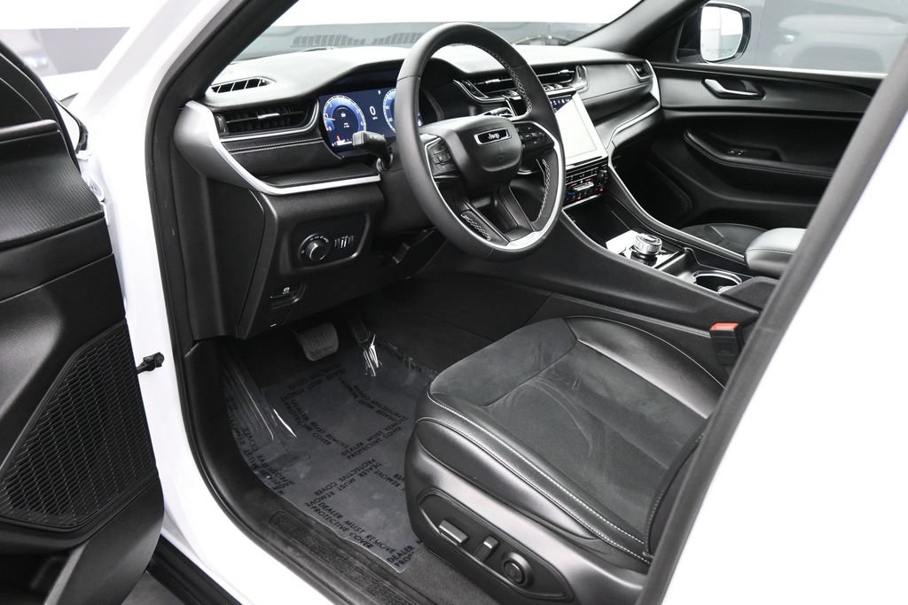 Used 2024 Jeep Grand Cherokee L Altitude AWD/4WD image 2