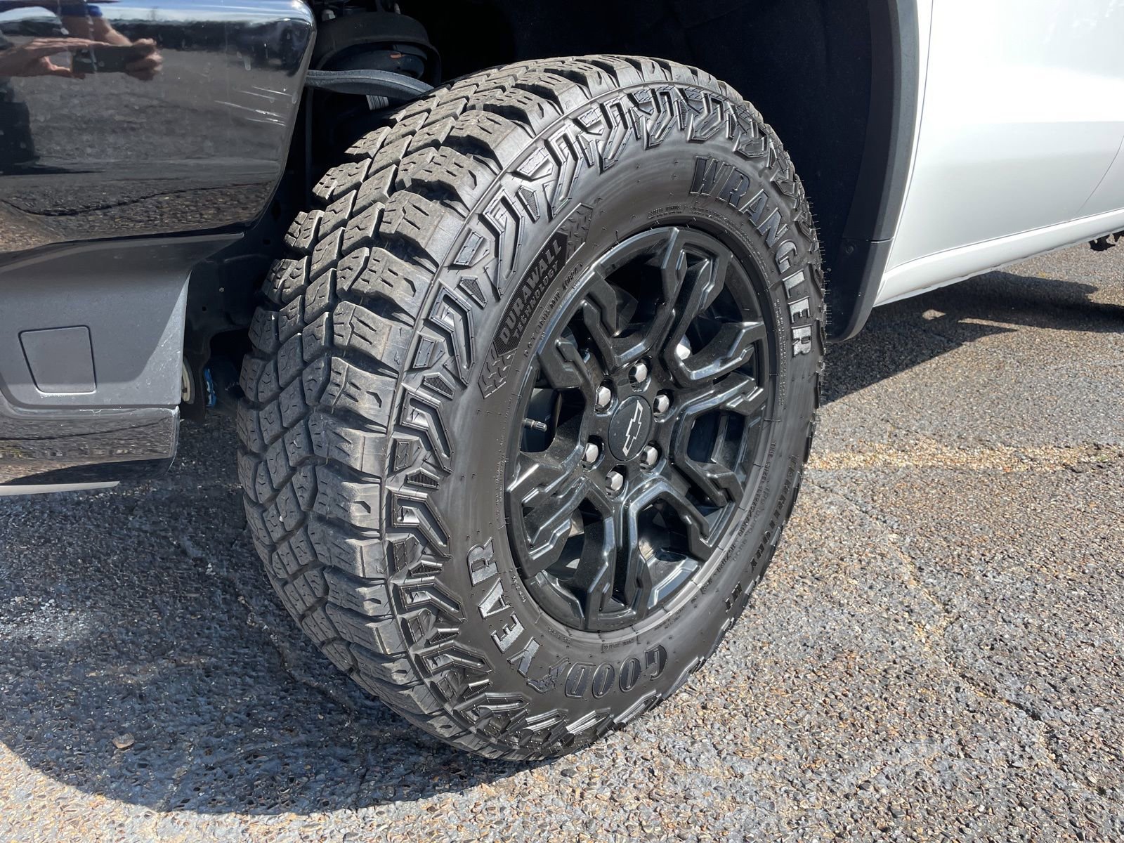 Used 2024 Chevrolet Silverado 1500 ZR2 w/ Dark Appearance Package image 10