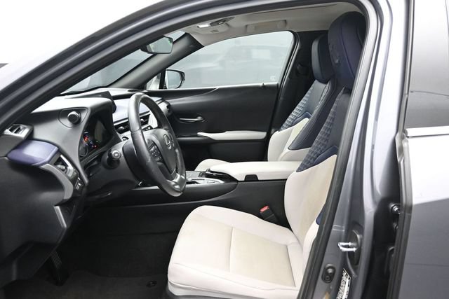 Used 2019 Lexus UX 200 w/ Premium Package FWD image 8