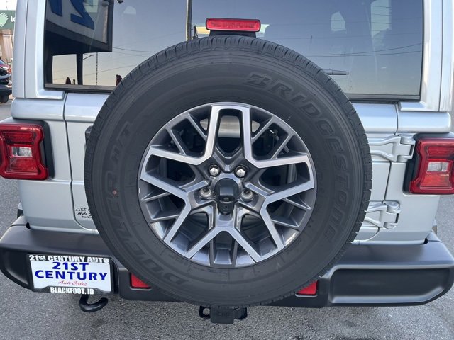 Used 2024 Jeep Wrangler Sahara image 17