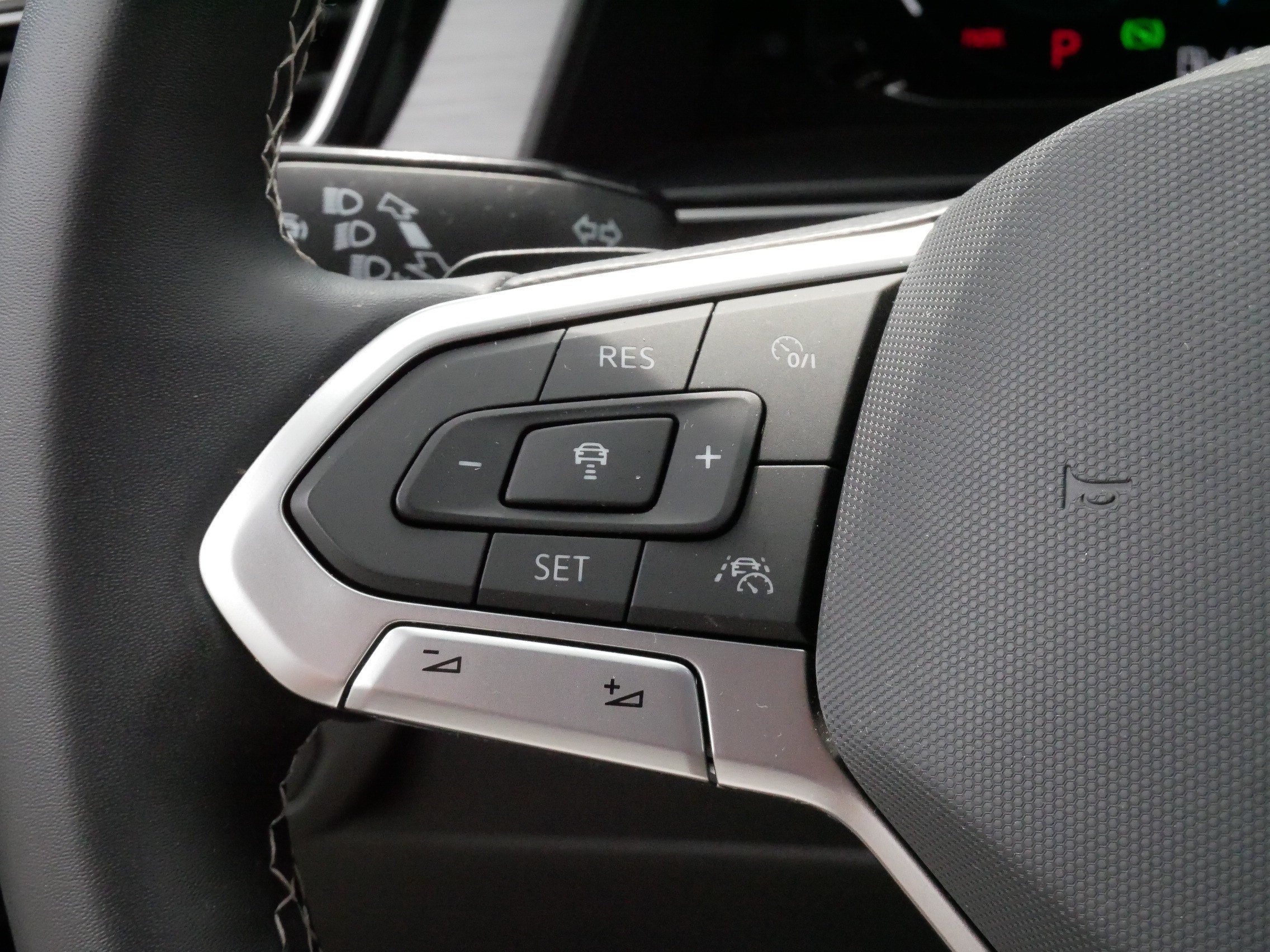 Certified 2024 Volkswagen Atlas Cross Sport SE w/ Panoramic Sunroof Package AWD/4WD image 26