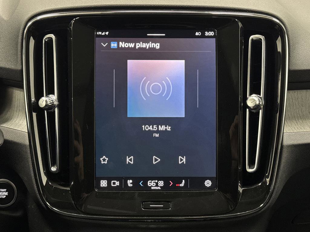 Used 2024 Volvo XC40 B5 Plus w/ Climate Package image 19