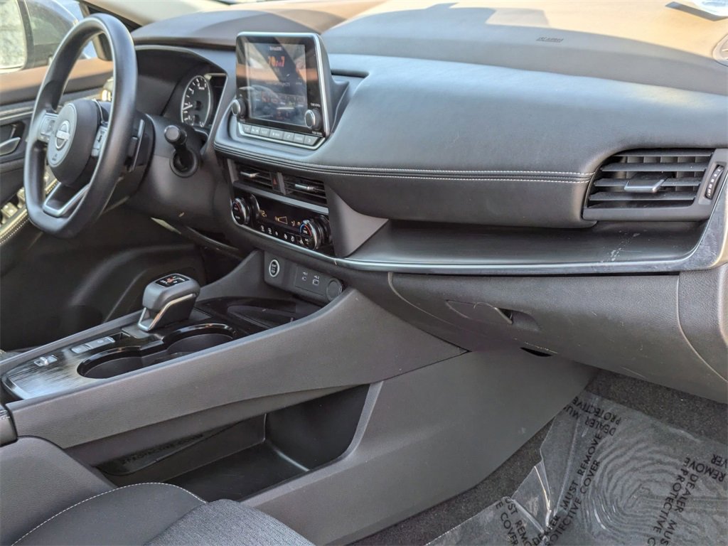 Used 2023 Nissan Rogue SV image 31