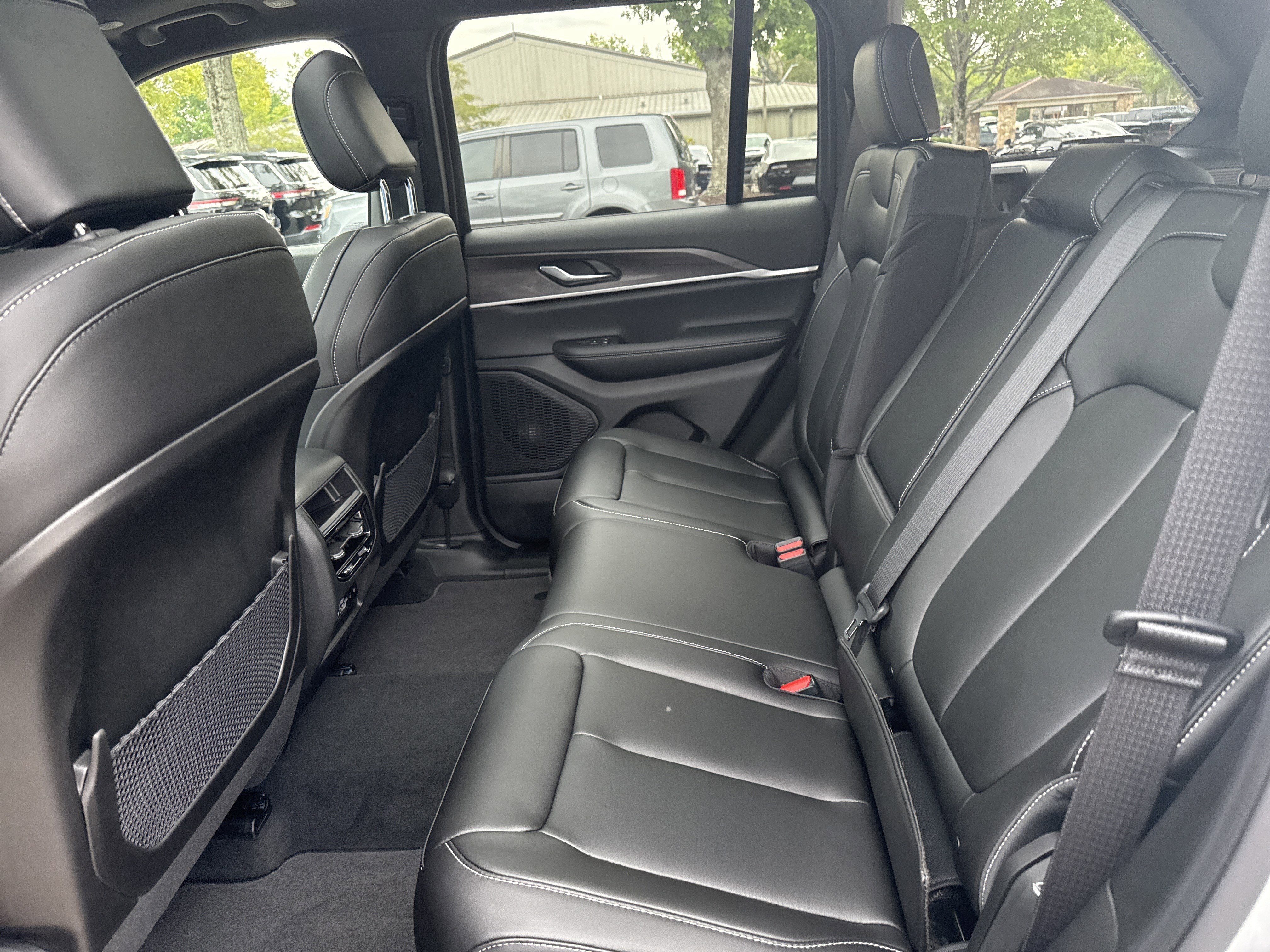 New 2025 Jeep Grand Cherokee Limited w/ Black Appearance Package RWD image 20