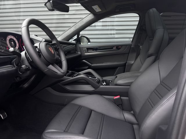 New 2026 Porsche Cayenne GTS AWD/4WD image 4