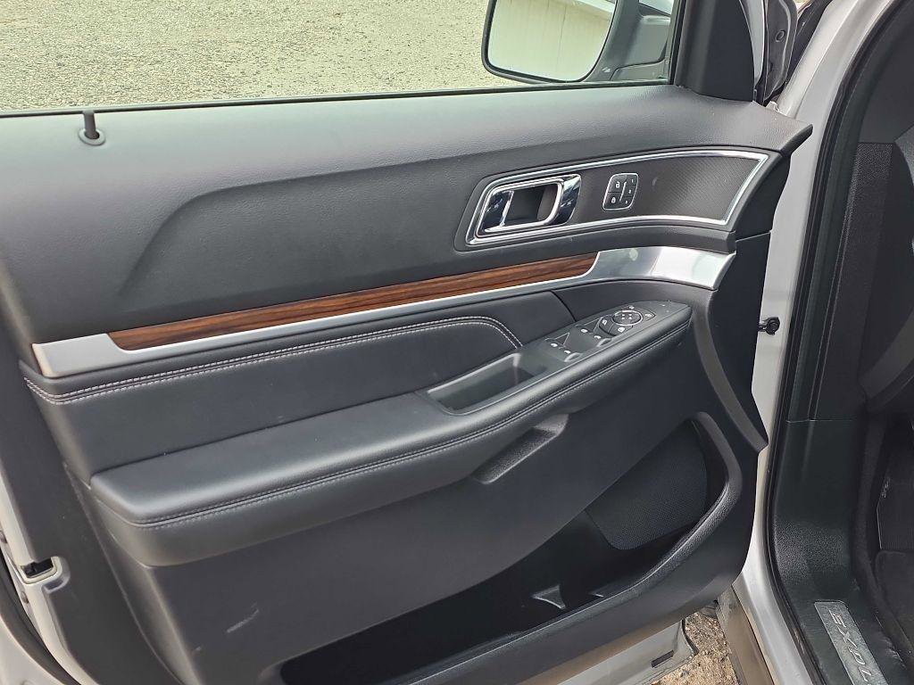 Used 2019 Ford Explorer Limited w/ Class III Trailer Tow Package image 18