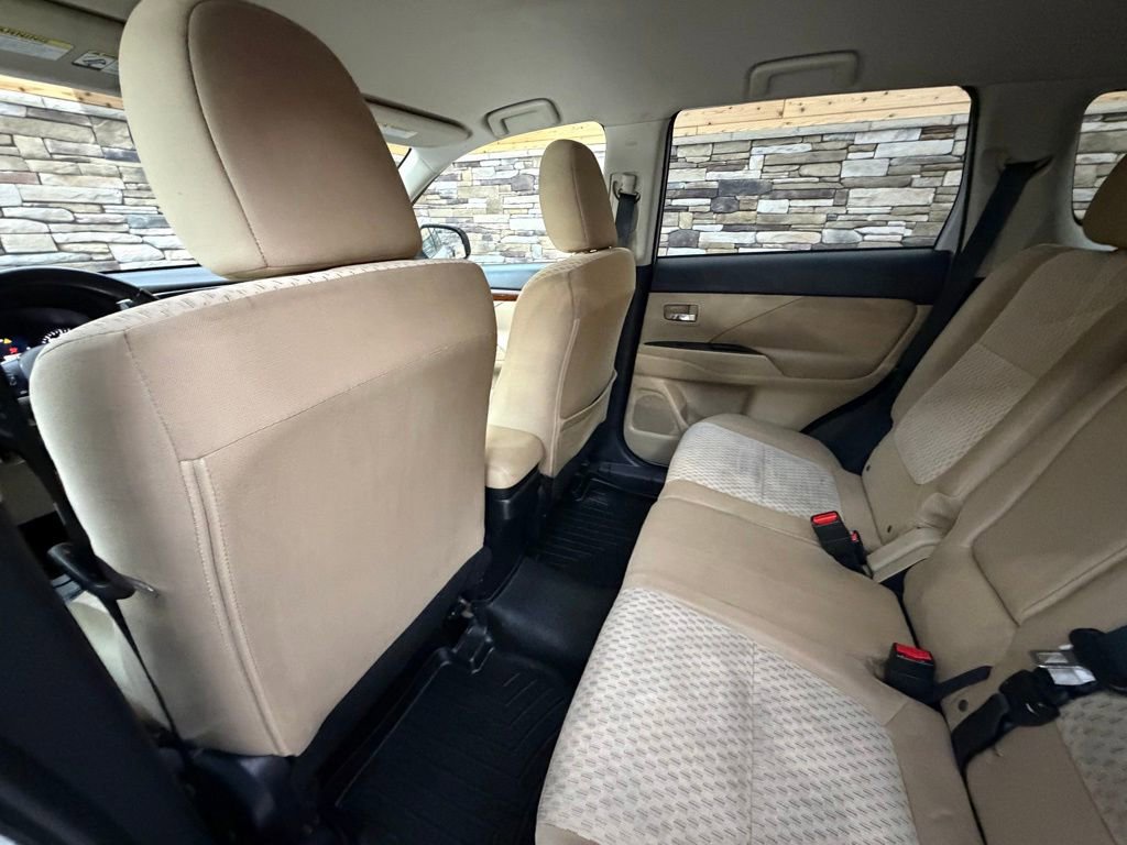 Used 2014 Mitsubishi Outlander GT AWD/4WD image 25